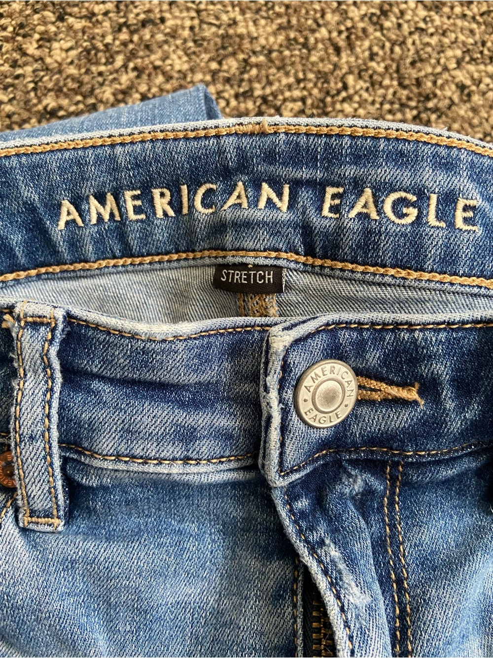 American Eagle Super Hi-Rise Flare Jeans Distressed Raw Hem Size 4 Short - Picture 9 of 16